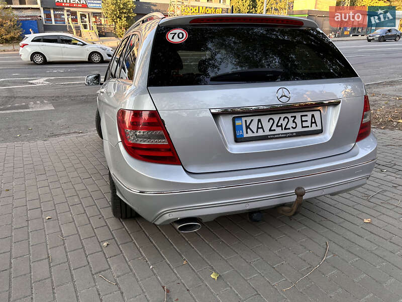 Універсал Mercedes-Benz C-Class 2011 в Києві