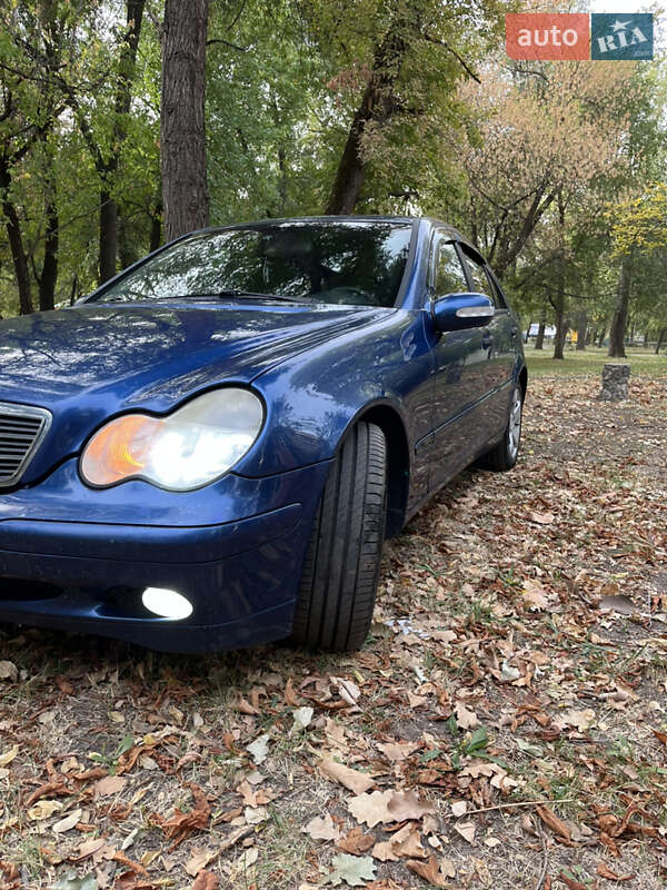 Седан Mercedes-Benz C-Class 2002 в Запоріжжі