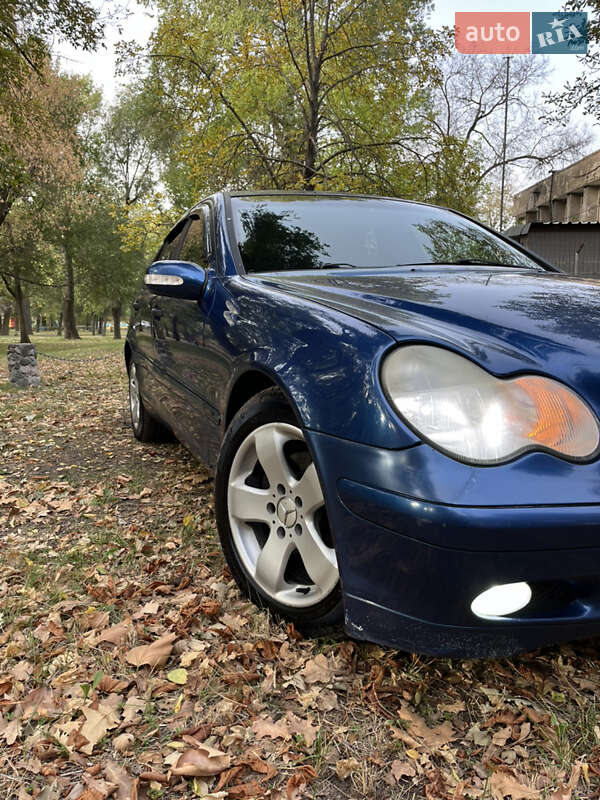 Седан Mercedes-Benz C-Class 2002 в Запоріжжі