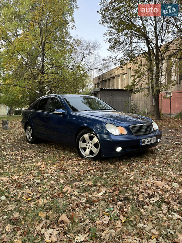 Седан Mercedes-Benz C-Class 2002 в Запоріжжі