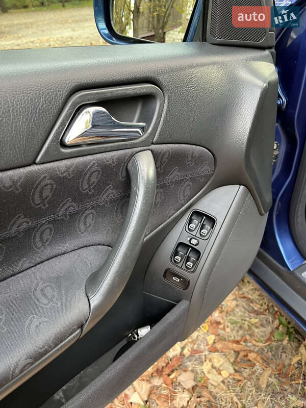 Седан Mercedes-Benz C-Class 2002 в Запоріжжі
