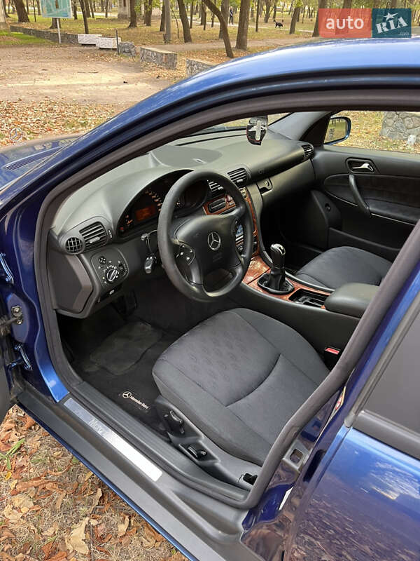Седан Mercedes-Benz C-Class 2002 в Запоріжжі
