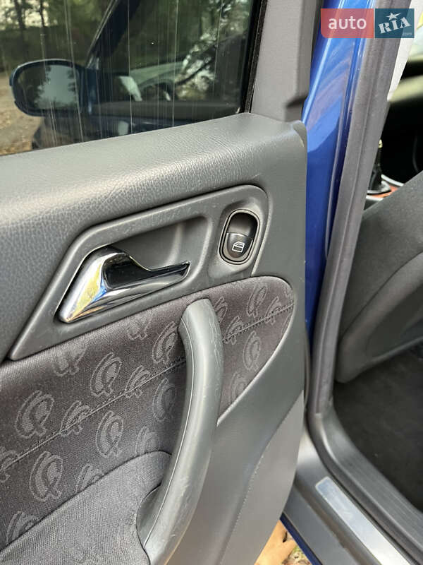 Седан Mercedes-Benz C-Class 2002 в Запоріжжі