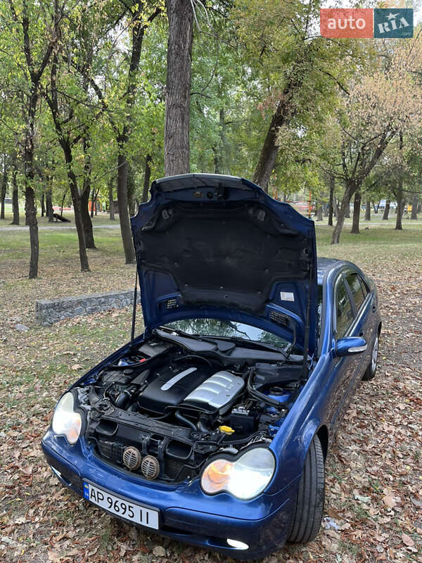 Седан Mercedes-Benz C-Class 2002 в Запоріжжі