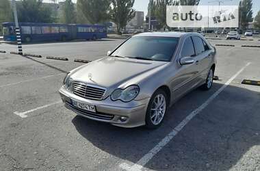 Седан Mercedes-Benz C-Class 2006 в Дніпрі