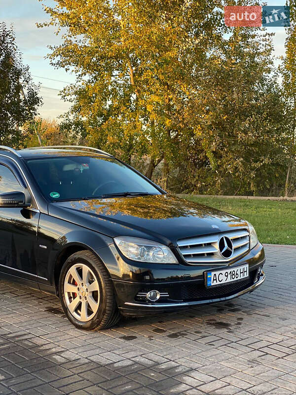 Універсал Mercedes-Benz C-Class 2011 в Нововолинську