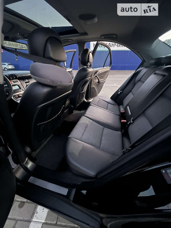 Седан Mercedes-Benz C-Class 2005 в Славуте