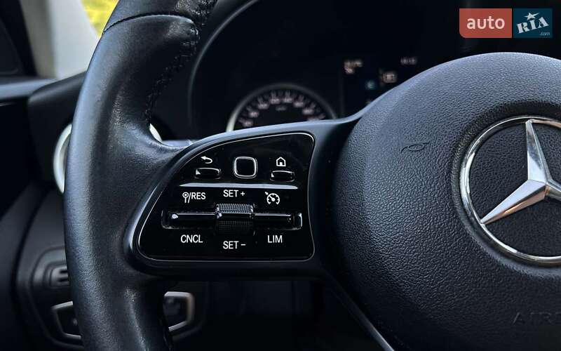 Седан Mercedes-Benz C-Class 2018 в Львові