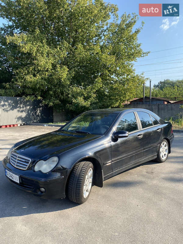 Седан Mercedes-Benz C-Class 2004 в Киеве