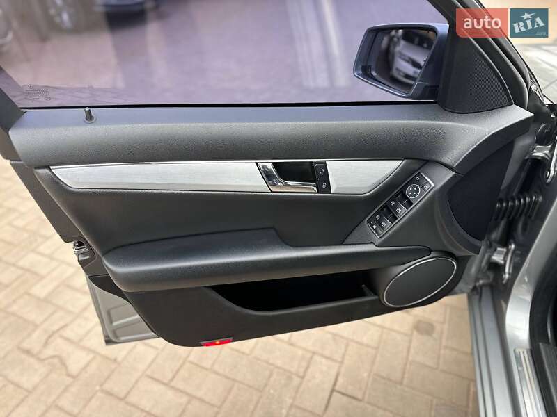 Універсал Mercedes-Benz C-Class 2010 в Кривому Розі