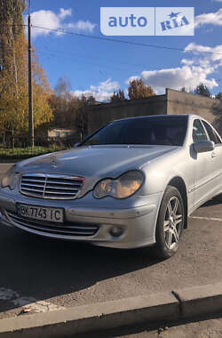 Седан Mercedes-Benz C-Class 2006 в Рівному