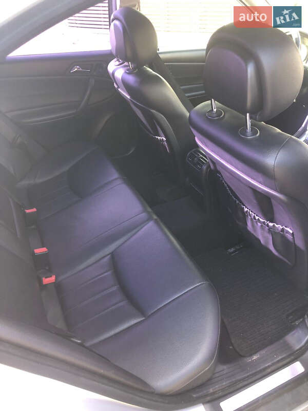Седан Mercedes-Benz C-Class 2006 в Рівному