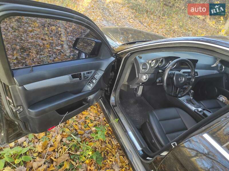 Седан Mercedes-Benz C-Class 2012 в Виннице
