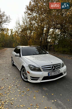 Седан Mercedes-Benz C-Class 2011 в Днепре