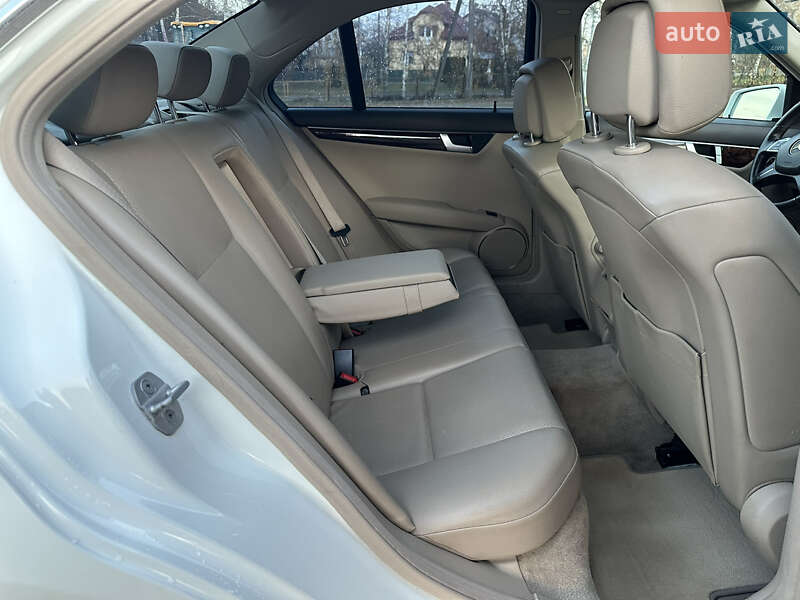 Седан Mercedes-Benz C-Class 2011 в Дрогобичі