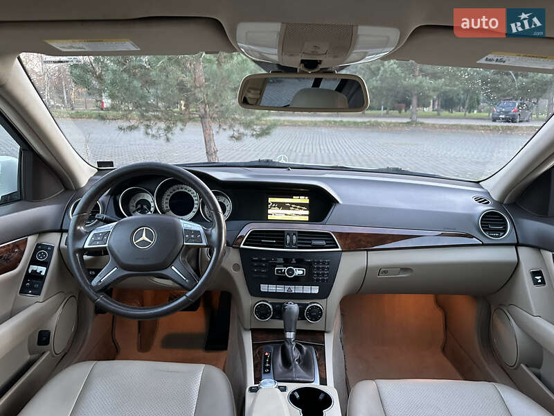 Седан Mercedes-Benz C-Class 2011 в Дрогобичі