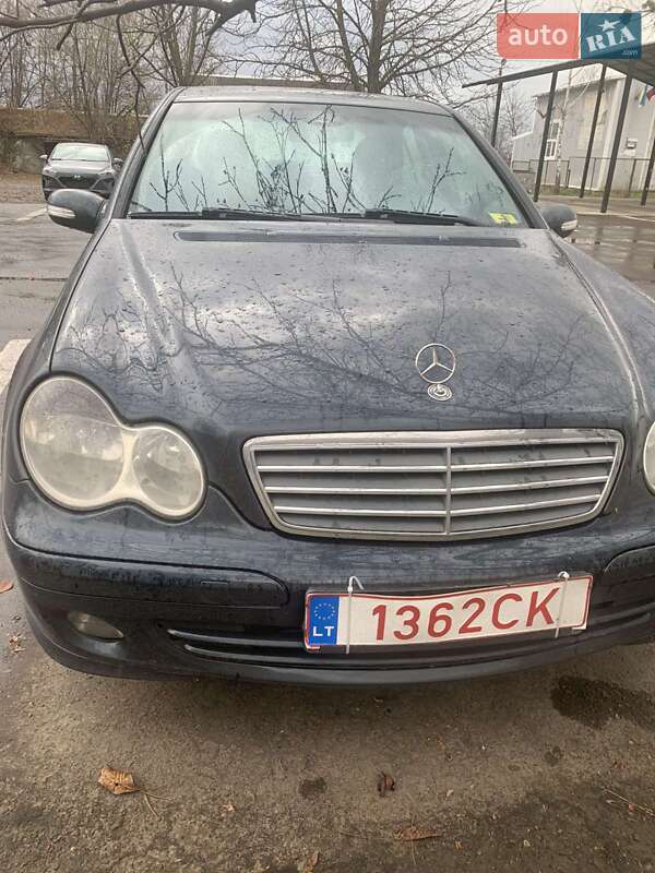 Седан Mercedes-Benz C-Class 2004 в Бурштыне