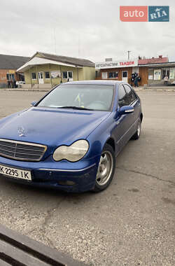 Седан Mercedes-Benz C-Class 2002 в Ровно