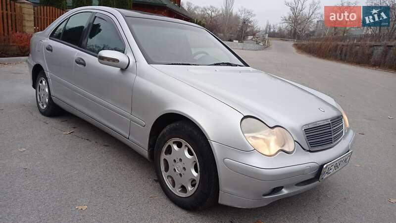 Седан Mercedes-Benz C-Class 2001 в Дніпрі