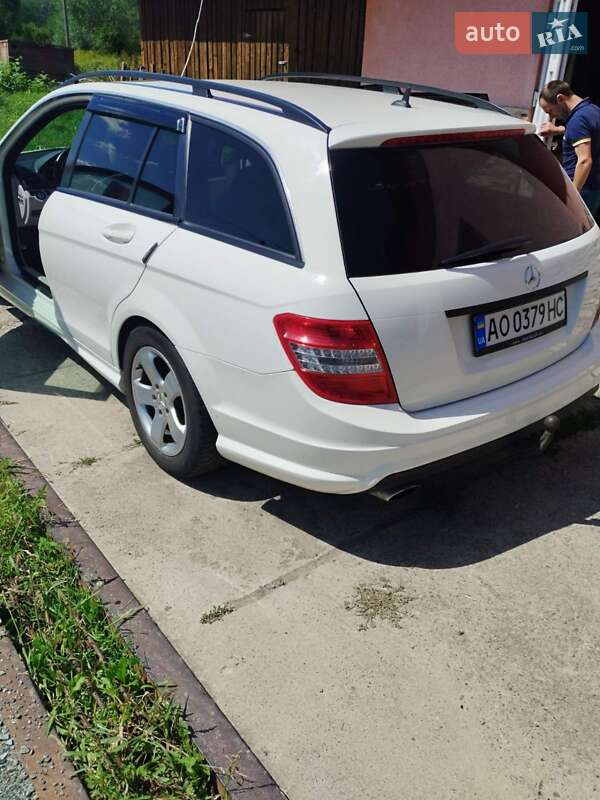 Универсал Mercedes-Benz C-Class 2010 в Рахове