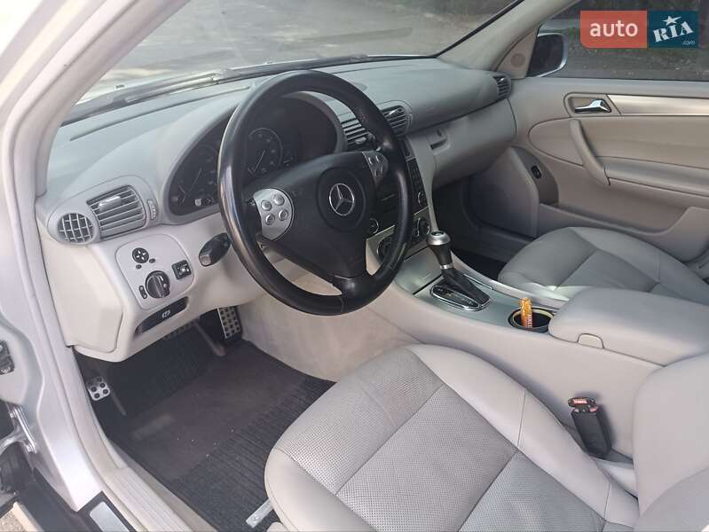 Седан Mercedes-Benz C-Class 2005 в Харькове