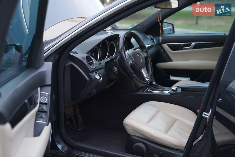 Універсал Mercedes-Benz C-Class 2012 в Івано-Франківську
