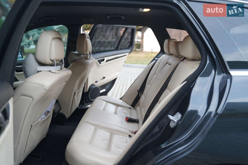 Універсал Mercedes-Benz C-Class 2012 в Івано-Франківську