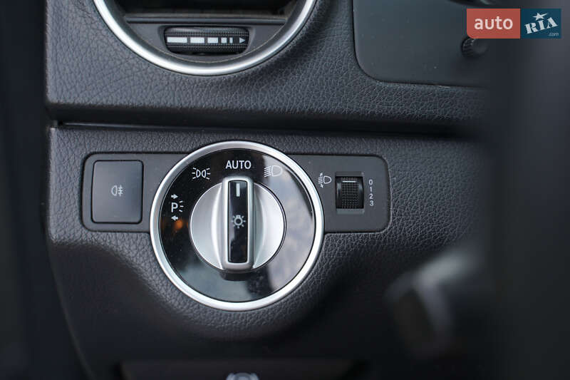 Універсал Mercedes-Benz C-Class 2012 в Івано-Франківську