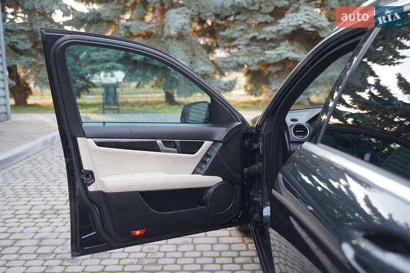 Універсал Mercedes-Benz C-Class 2012 в Івано-Франківську