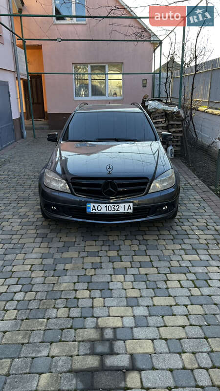 Универсал Mercedes-Benz C-Class 2010 в Мукачево фото Универсал Mercedes-Benz C-Class 2010 в Мукачево