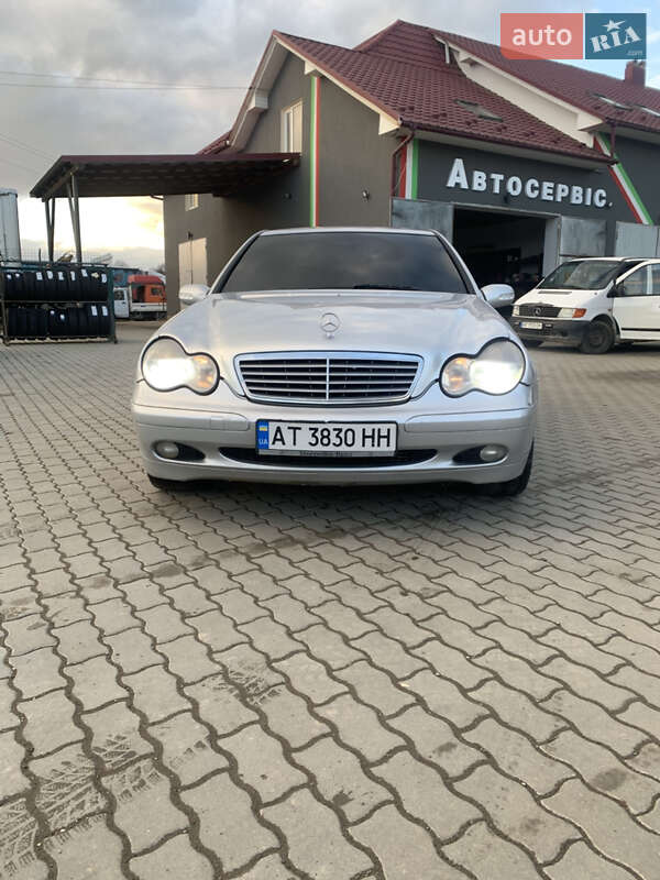 Седан Mercedes-Benz C-Class 2004 в Івано-Франківську