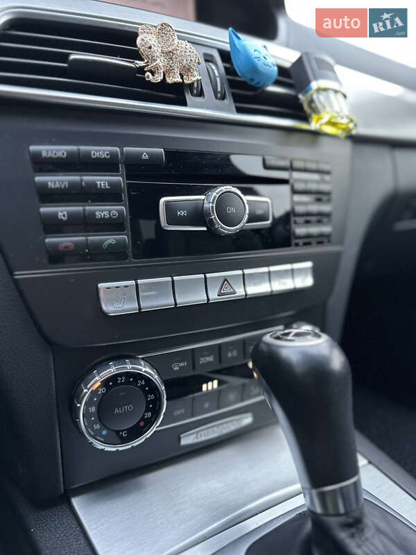 Седан Mercedes-Benz C-Class 2012 в Рівному