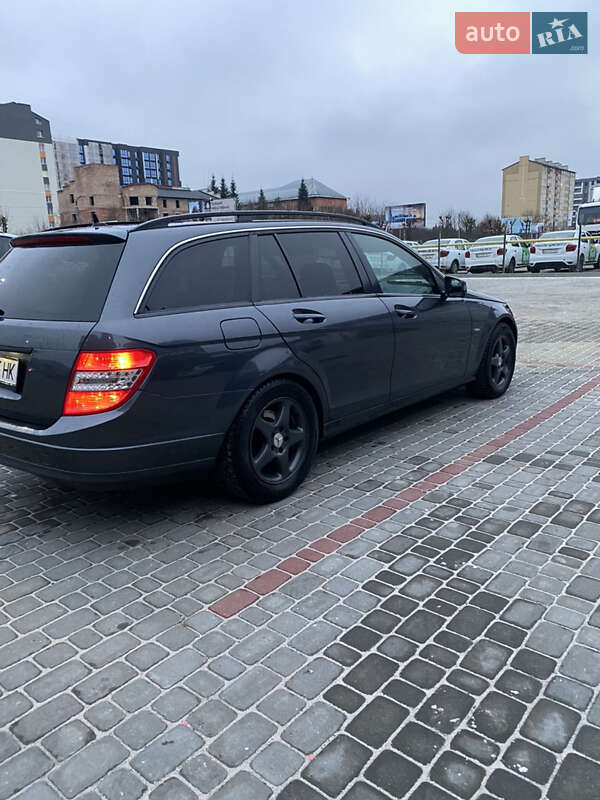Універсал Mercedes-Benz C-Class 2010 в Івано-Франківську