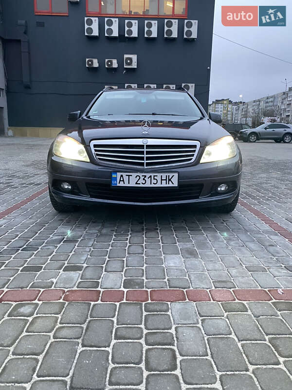 Універсал Mercedes-Benz C-Class 2010 в Івано-Франківську