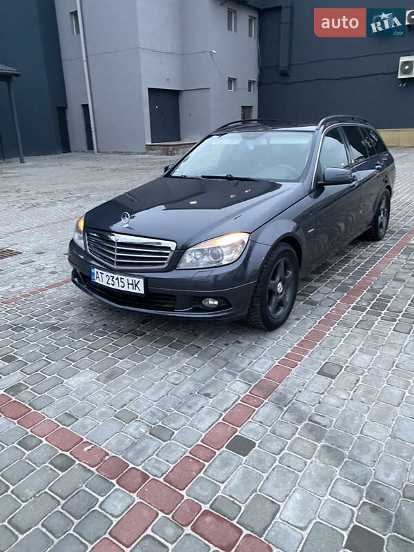 Універсал Mercedes-Benz C-Class 2010 в Івано-Франківську