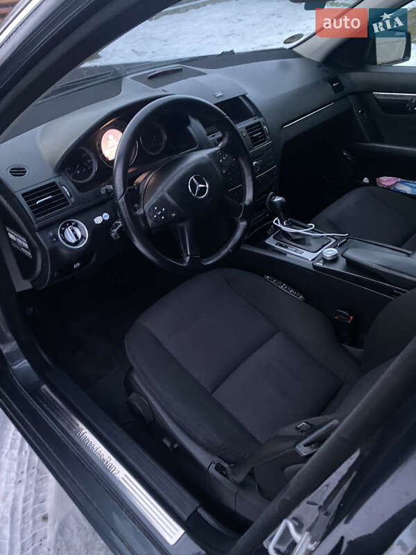 Універсал Mercedes-Benz C-Class 2010 в Івано-Франківську