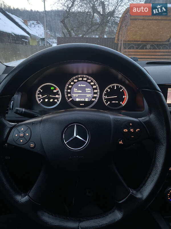 Універсал Mercedes-Benz C-Class 2010 в Івано-Франківську