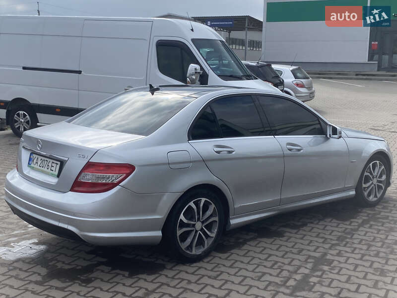 Седан Mercedes-Benz C-Class 2010 в Нововолынске