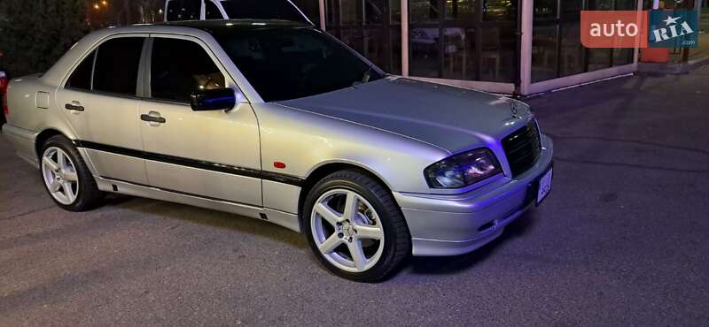Седан Mercedes-Benz C-Class 1998 в Киеве