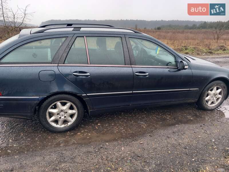 Універсал Mercedes-Benz C-Class 2002 в Дерно
