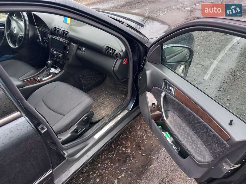 Універсал Mercedes-Benz C-Class 2002 в Дерно
