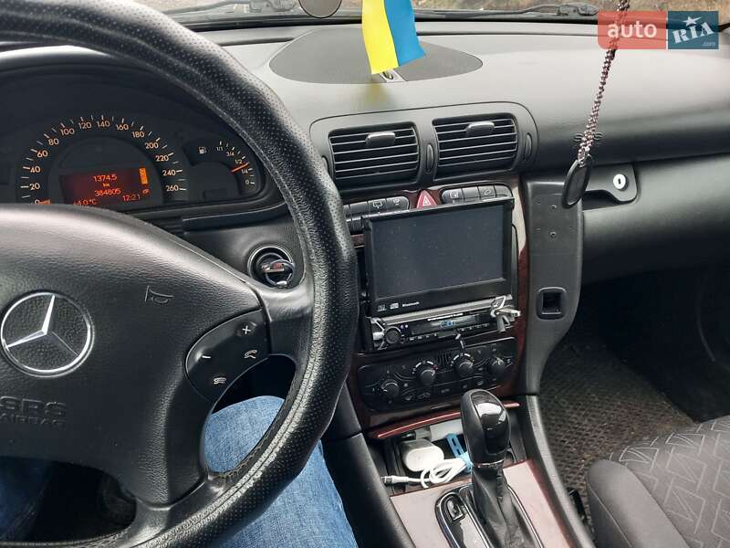 Універсал Mercedes-Benz C-Class 2002 в Дерно