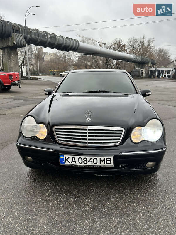 Седан Mercedes-Benz C-Class 2003 в Киеве