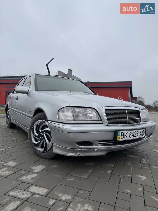 Седан Mercedes-Benz C-Class 2000 в Ровно