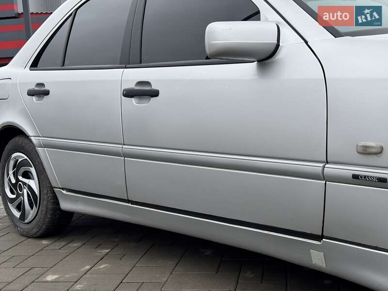 Седан Mercedes-Benz C-Class 2000 в Ровно