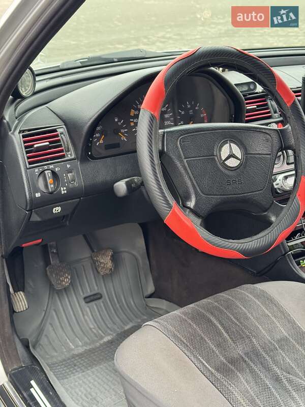 Седан Mercedes-Benz C-Class 2000 в Ровно