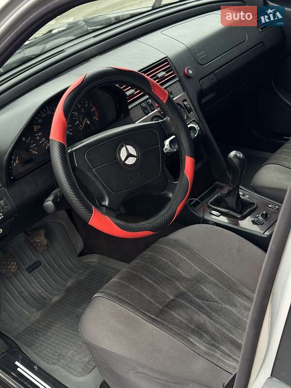 Седан Mercedes-Benz C-Class 2000 в Ровно