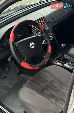 Седан Mercedes-Benz C-Class 2000 в 