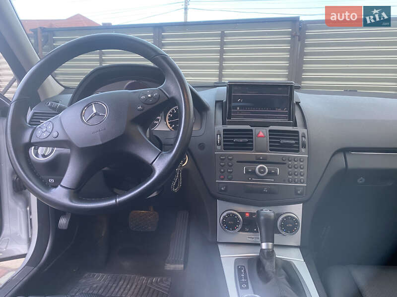 Седан Mercedes-Benz C-Class 2010 в Нововолынске