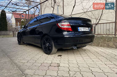 Купе Mercedes-Benz C-Class 2004 в 